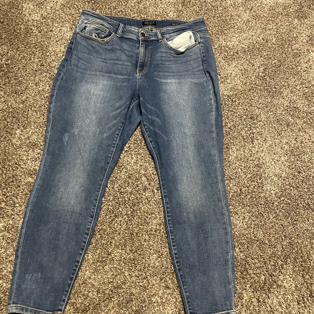 Classic Judy Blue Women's Jeans. Slim Fit. Item #11145 - Picture 2 of 2